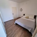 Apartment Smoljic 4+2 *