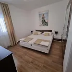 Smoljic 4+2 *