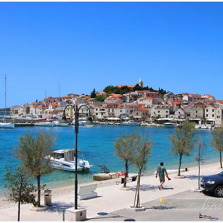 Smoljic 4+2 プリモシュテン