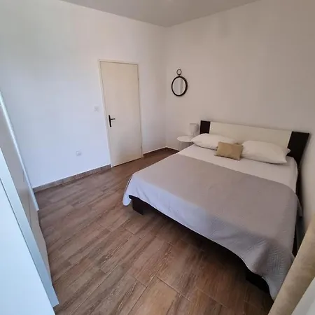 Apartman Smoljic 4+2 *