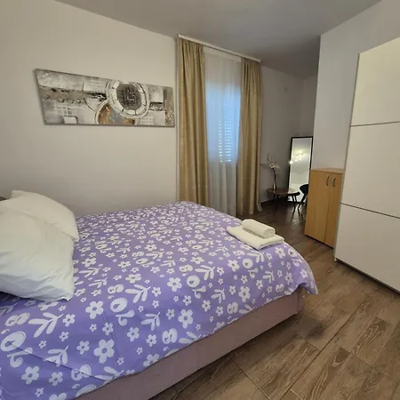 Smoljic 4+2 * Primošten