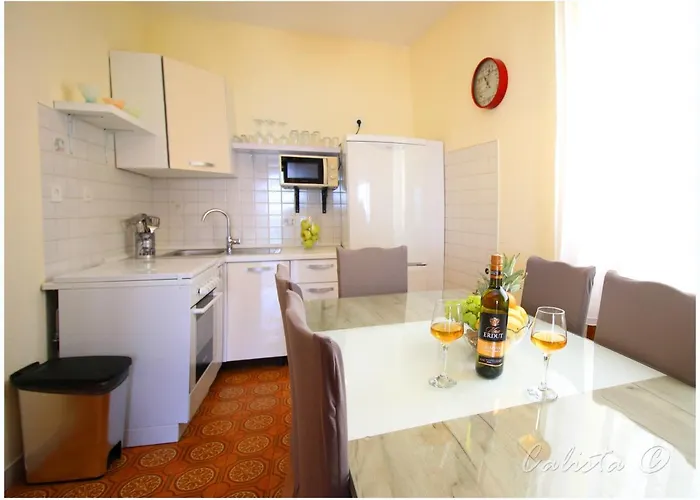 Smoljic 4+2 Apartamento *