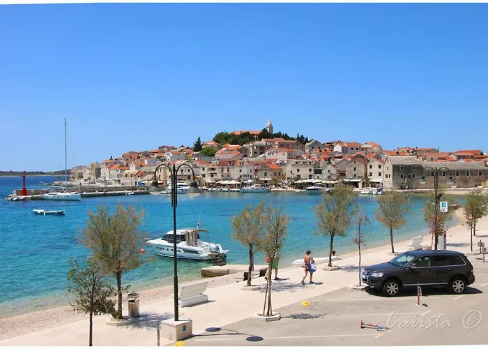 Smoljic 4+2 アパート