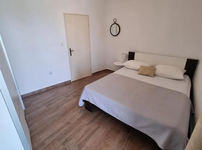 Apartamento Smoljic 4+2 *